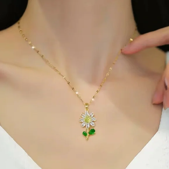 Daisy Gold Green Floral Crystal Necklace - Picture 3 of 4